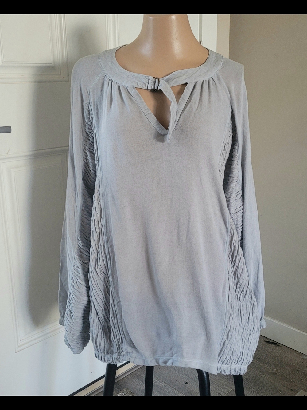 XCVI Light Gray Long-Sleeve Tunic with Gathered Side Panels
